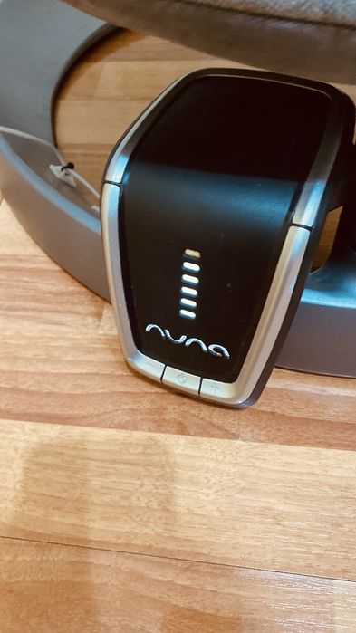 продам шезлонг Nuna leaf  с устройством для укачивания