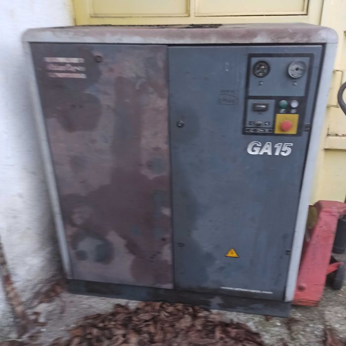 Vând compresor industrial