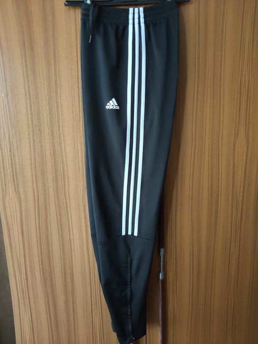 Оригинално мъжко долнище (Adidas).