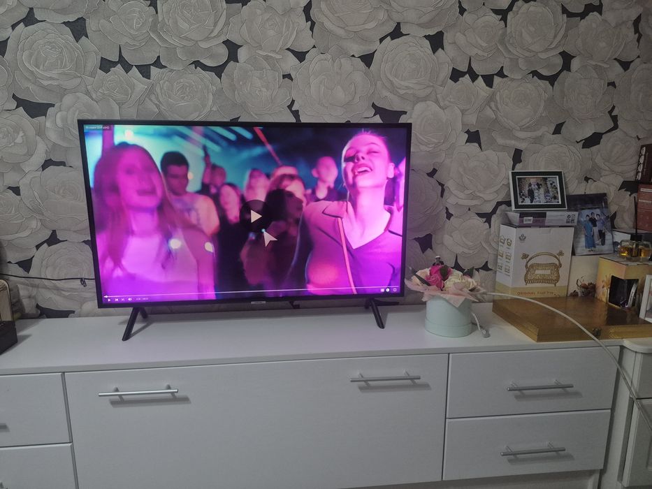 Продам смарт телевизор