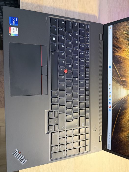 Laptop Lenovo ThinkPad P16s Gen 2 i7-1360P 16" FHD+ IPS 32GB RAM DDR5 512GB SSD