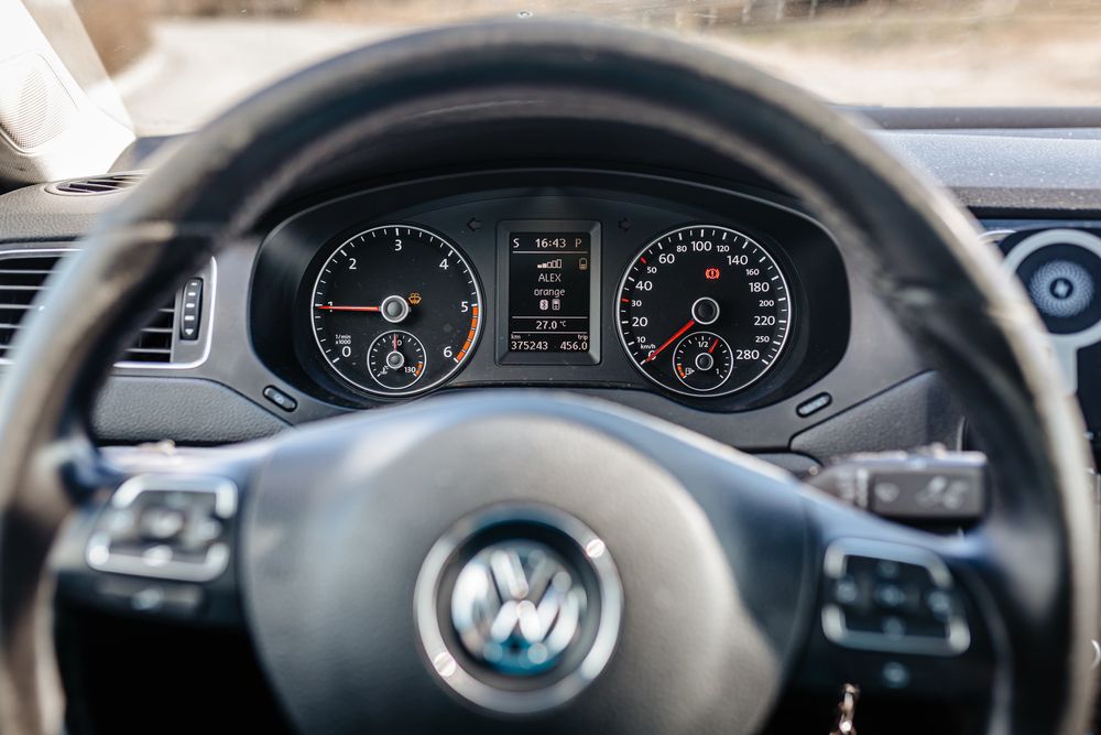Volkswagen Jetta 2.0 TDI DSG 140 CP