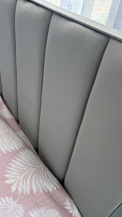 Двуспальная кровать с матрасом