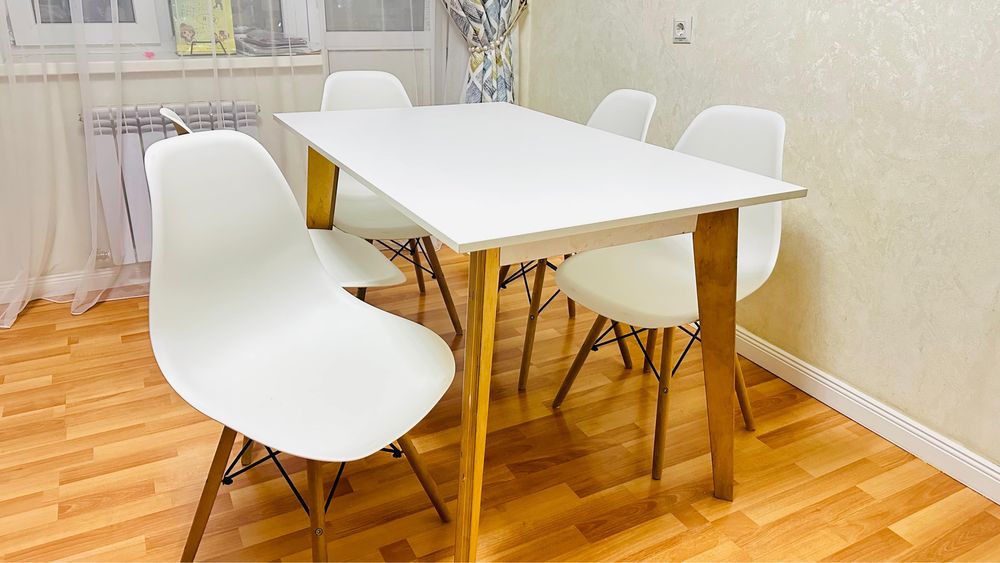 Стол со стульями