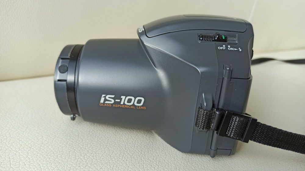 Продавам  ЛЕНТОВ фотоапарат ,,Olimpus'' IS 100