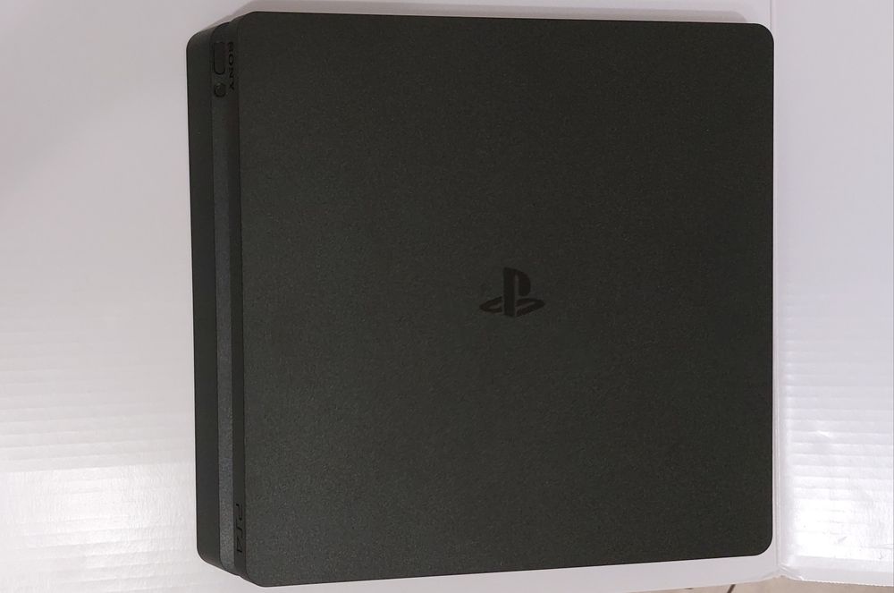 Продам 1 ТБ PS4 в идеальном состоянии