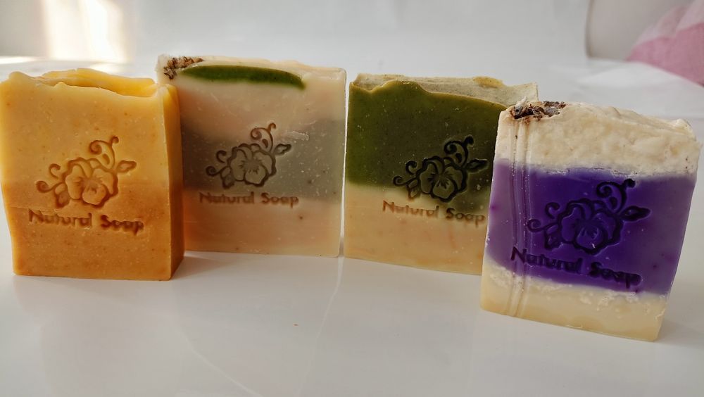 Săpun exfoliant 100% natural cu Lavandă, Sare de Himalaya și violet de