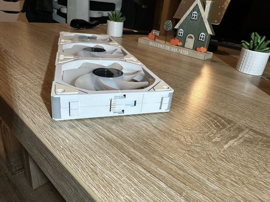 3× Ventilatoare TEUCER JM1 Infinity Reverse Blade – 120mm ARGB PWM – White