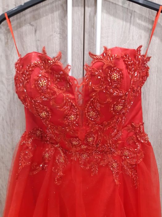 Абитуриенска рокля