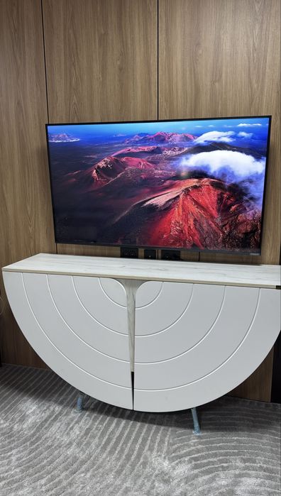 Тумба под TV на распродаже.