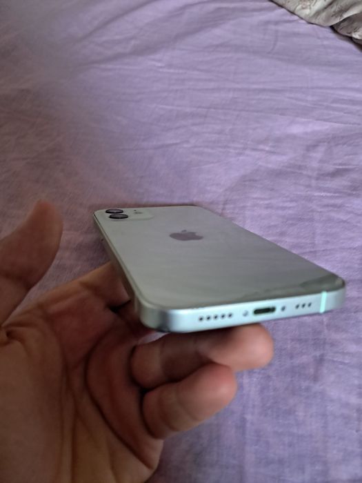 IPhone 12 64gb 77% капацитет  само батерията трябва да се смени