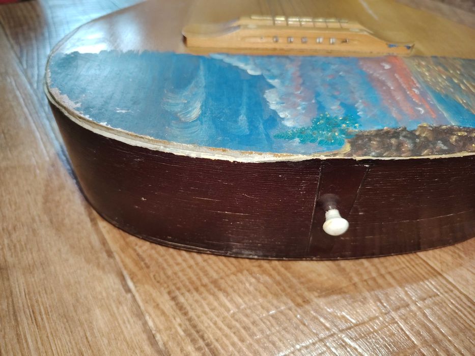 Гитара б/у цена 8 000 тг