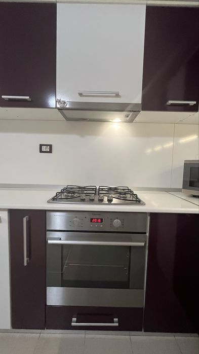Bucatarie modulară in condiții f bune ,cu electrocasnice incorporate