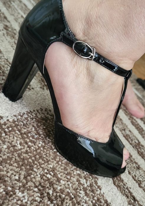 Vând sandale piele naturala