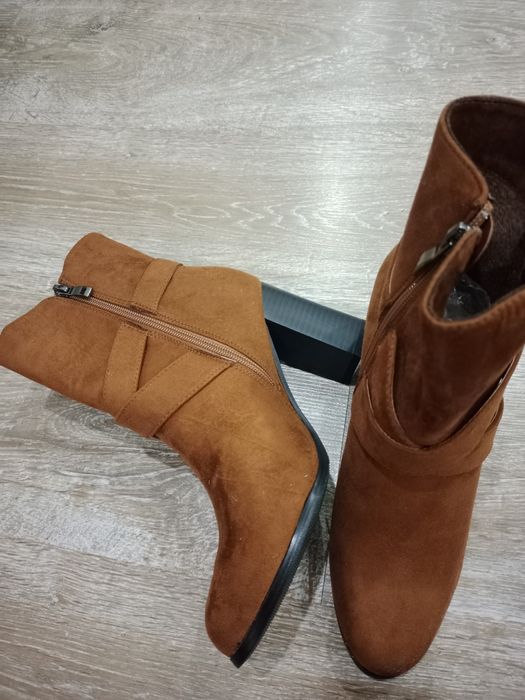 Продам полу сапоги 39 р