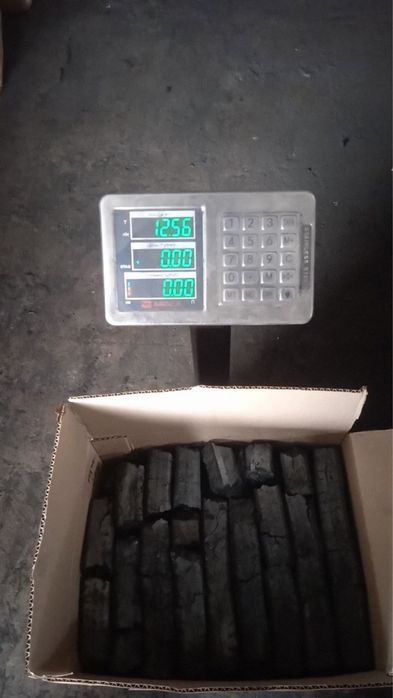 Древесный уголь в брикетах.