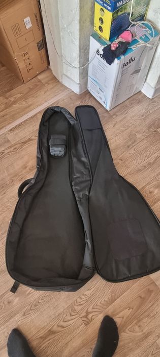 продается фирменный чехол для гитары GEWA