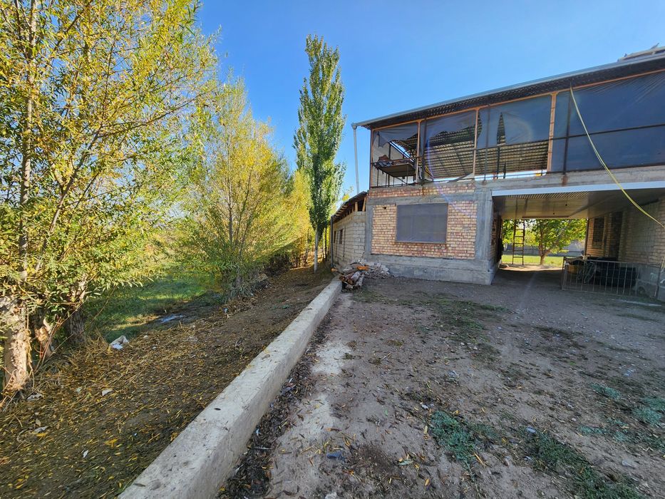 Qurilib bitmagan uy !