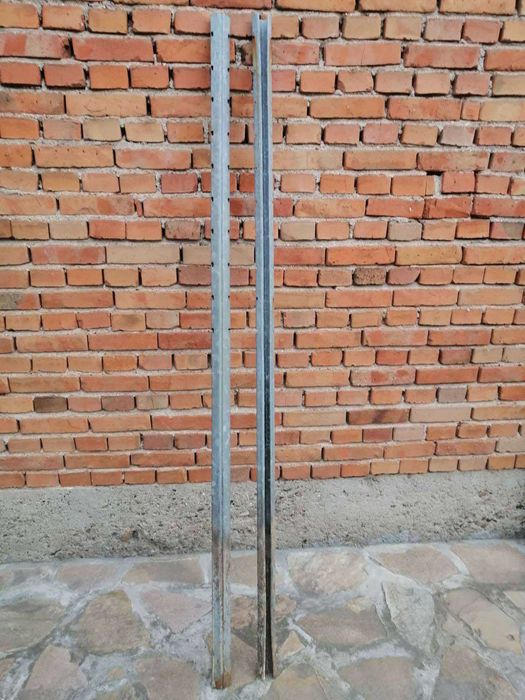 Продавам метални подцинковани колове.