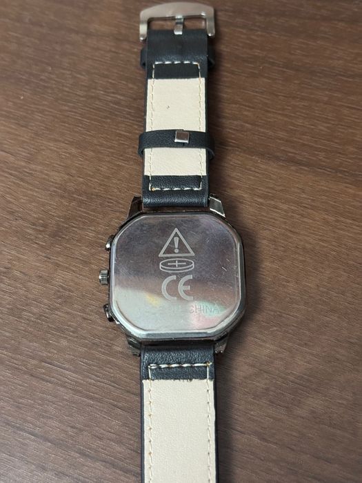 Продаю мужские кварцевые часы