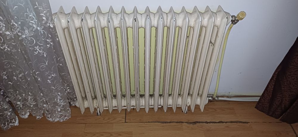 Vand calorifere fonta in stare foarte buna o7335812oo