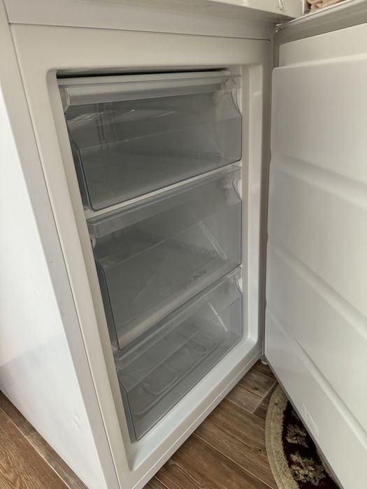 Морозильник Hisense, в хорошем качестве.