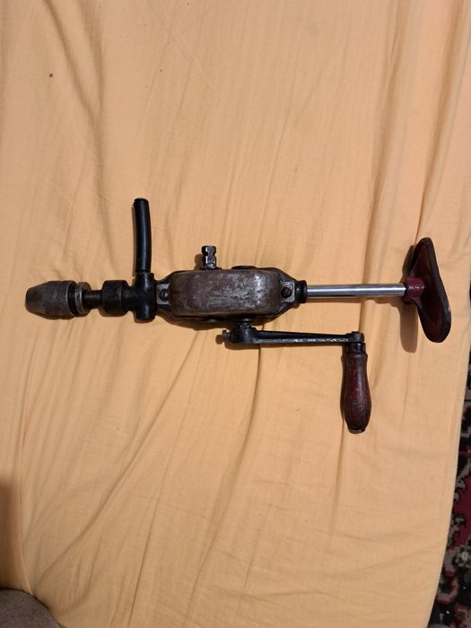 vand bormașină veche