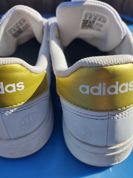 Adidasi    adidas.