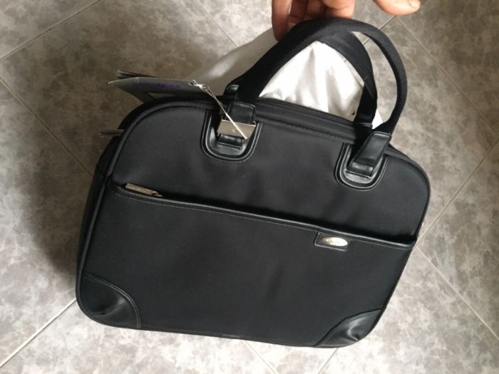 Продавам чисто нова чанта "Samsonite"