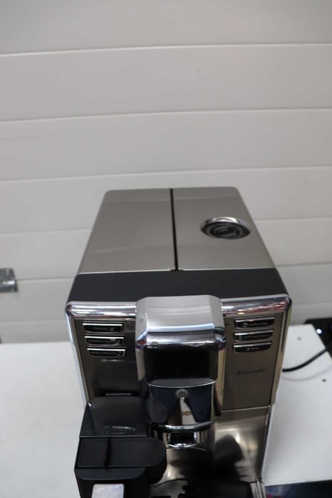 Кафеавтомат Saeco Incanto HD8917, Кафемашина, Cappuccino, Керамична мелачка, Авт. почистване, 15 Бара, 1.8 л, Кана за мляко 0.5 л