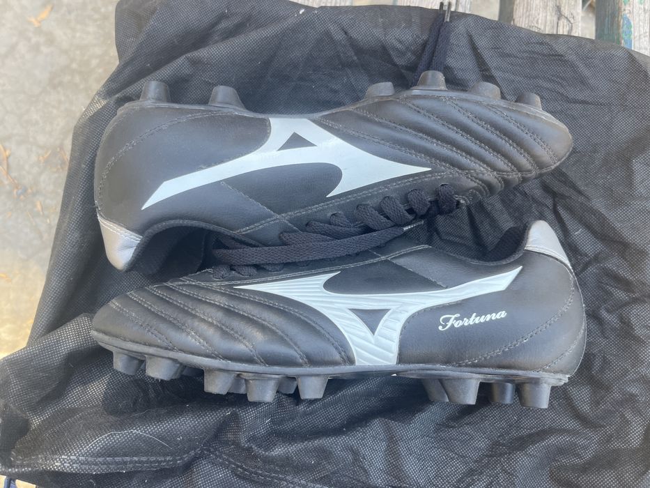 Бутсы новые Mizuna