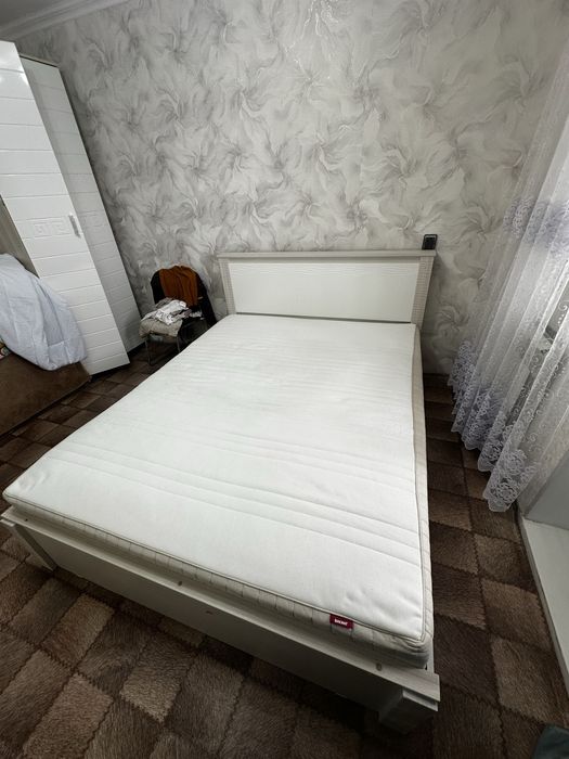 Продам кровать с матрасом!