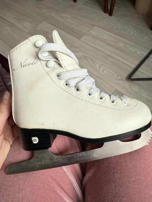 Игурные детские коньки