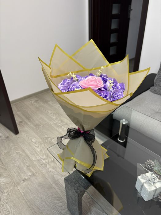 Buchet satin 11 trandafiri