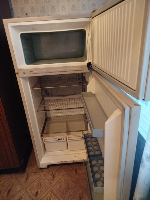 Холодильник двухкамерный