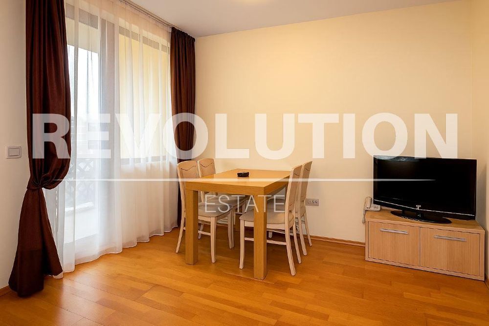 Дава се под наем Двустаен апартамент в к.к. Св.Св. Константин и Елена - 50 кв.м за 500 € - Снимка #1