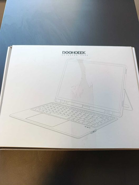 Husa Doohoeek detasabila cu tastatura iluminata pentru Apple iPad Pro 13