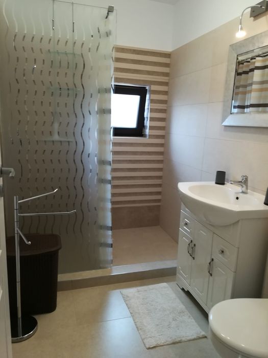 Închiriez apartament două camere