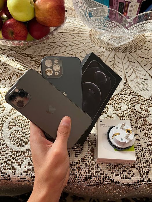 IPhone 12 Pro 
Graphit 
256 GB 
Yomkost 85% 
Region KHA
Orginal zaryad