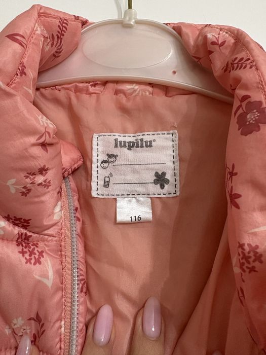 Продам куртку для девочки