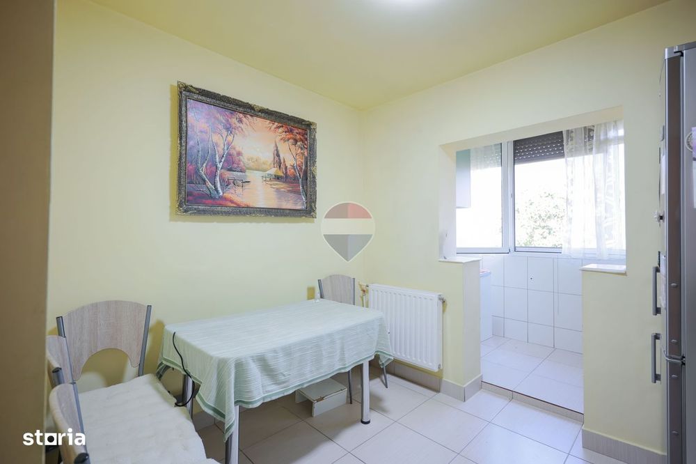 De vânzare apartament cu 3 camere , pe Strada Sovata - Oradea
