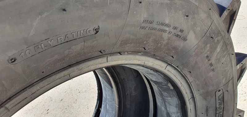 cauciucuri noi de tractoare japoneze 13.6-26 Roadmile 10Ply AGM2