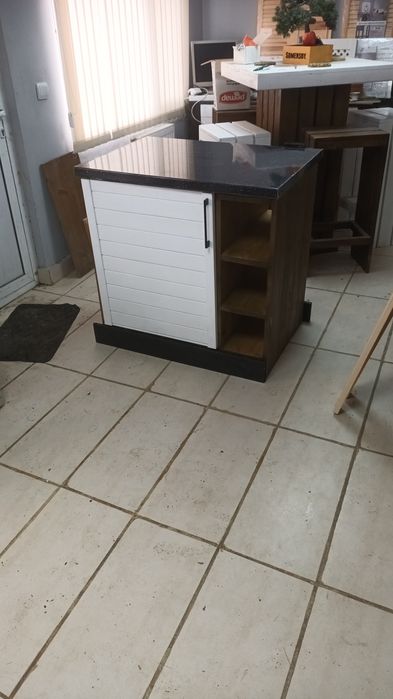 Шкаф за хладилник за вграждане.