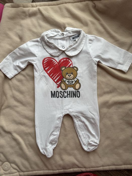 Оригинални маркови бебешки бодита на Moschino, Armani, Philip Plein