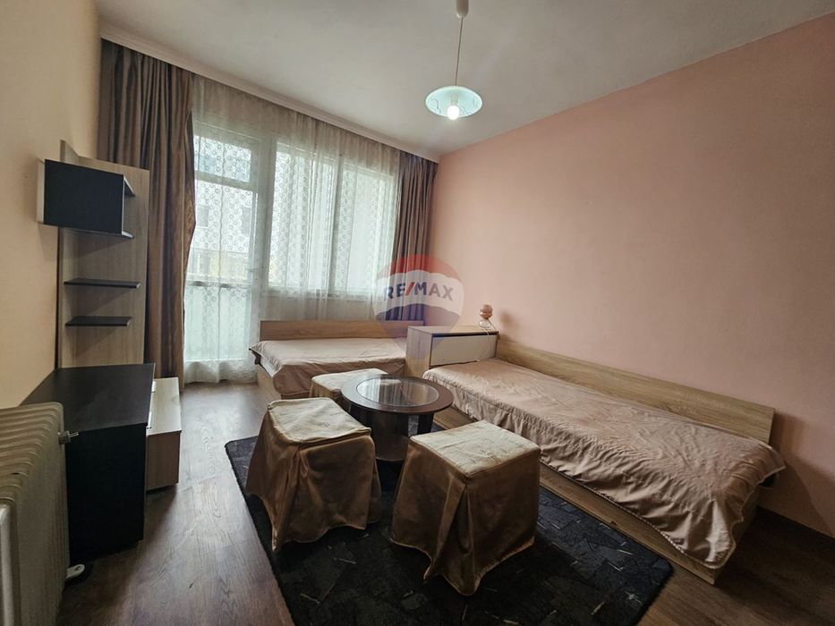 Четиристаен апартамент под наем, Окръжна болница