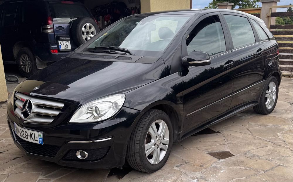 Mercedes-Benz EQB Istoric service , import framta , intro conditie superba ,