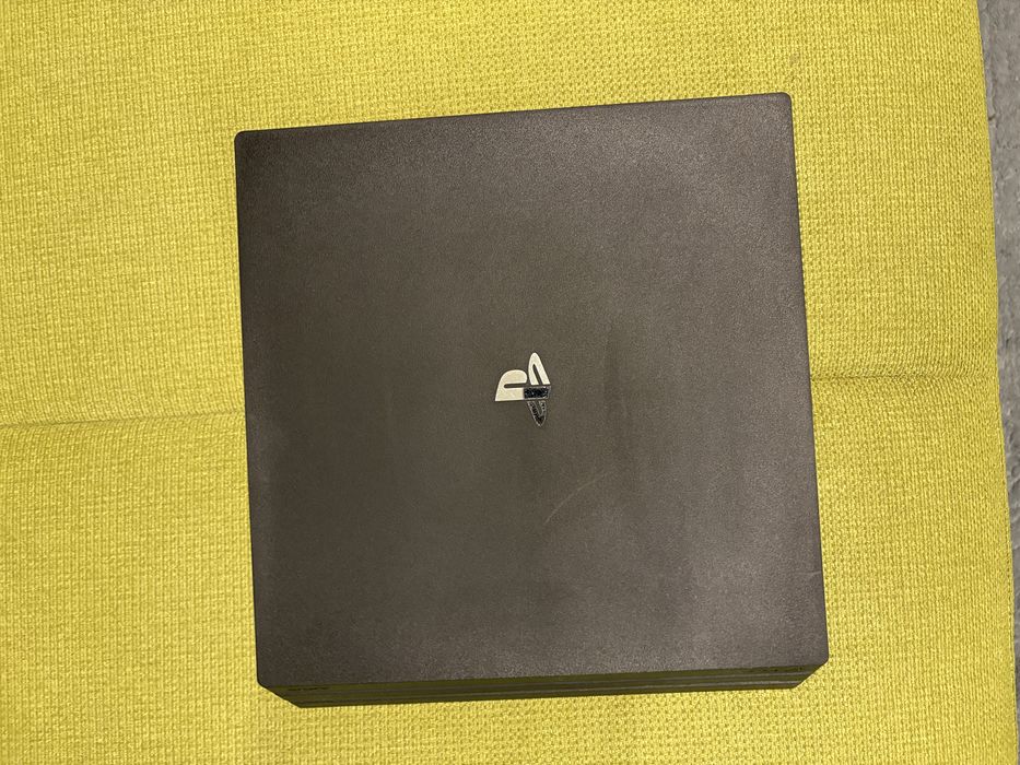Playstation 4 Pro + джойстик