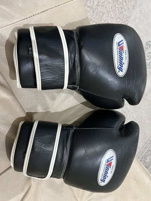 Бокс перчатки .