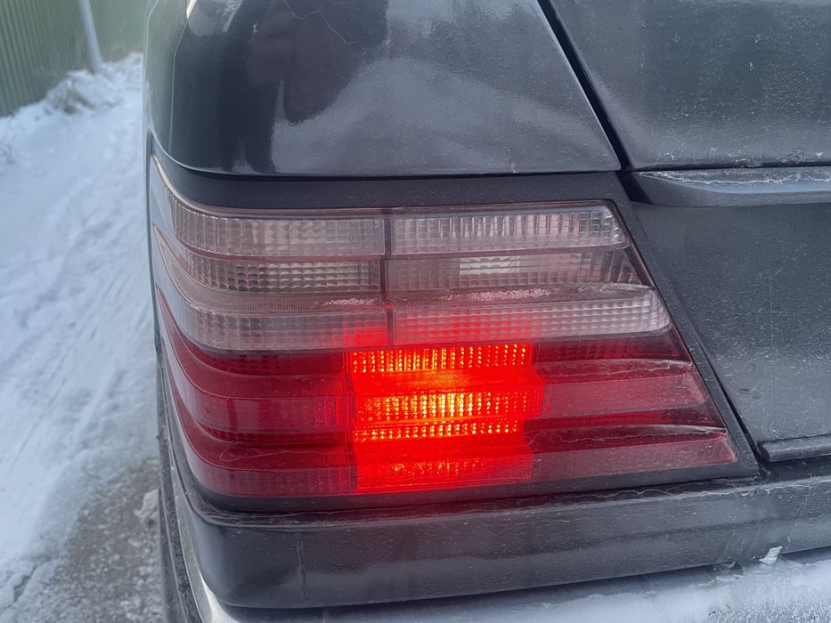 Продам задний фонарь mercedes-Benz 124 Малина оригинал