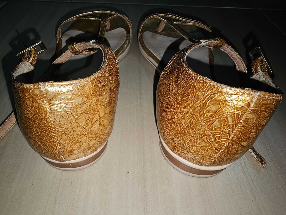 Дамски сандали от естествена кожа Gabina - 37 номер